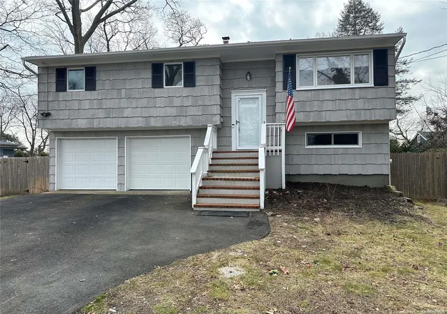 1st image of 10 Kreamer St, Bellport, NY 11713 | MLS# L3530549