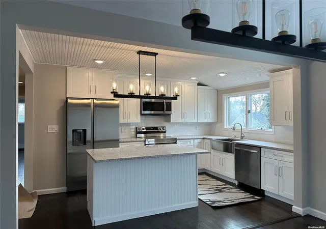 2nd image of 10 Kreamer St, Bellport, NY 11713 | MLS# L3530549