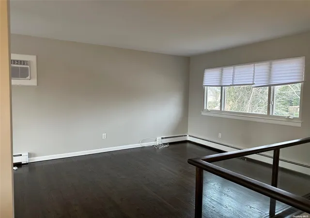 4th image of 10 Kreamer St, Bellport, NY 11713 | MLS# L3530549