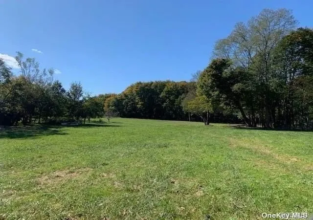 1st image of 385 New Suffolk Ave, Mattituck, NY 11952 | MLS# L3530560