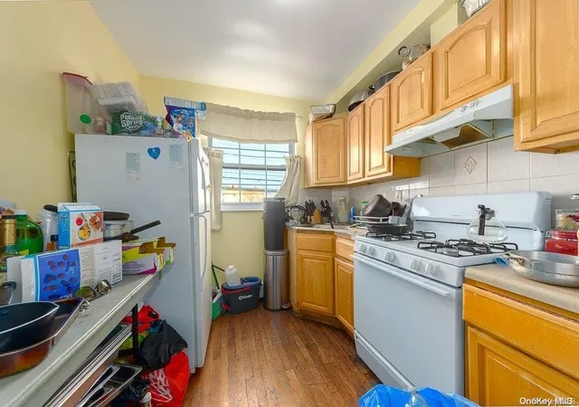 Photo 3 of Sale Pending at 1460 Sutter Ave, Brooklyn, NY 11208 | MLS# L3532307 | Listing updated on 2024-12-04