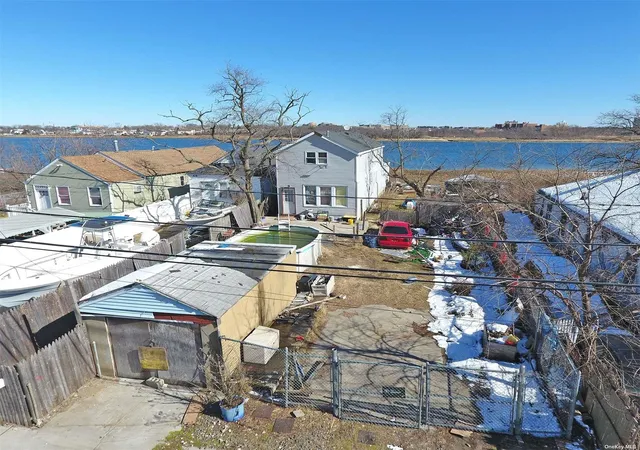 Photo 3 of Sale Pending at 538 Beach 43rd St, New York, NY 11691 | MLS# L3532730 | Listing updated on 2026-07-30