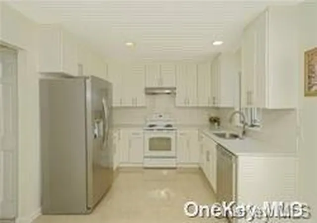 5th image of 16 Seabrook Ln, Stony Brook, NY 11790 | MLS# L3533313