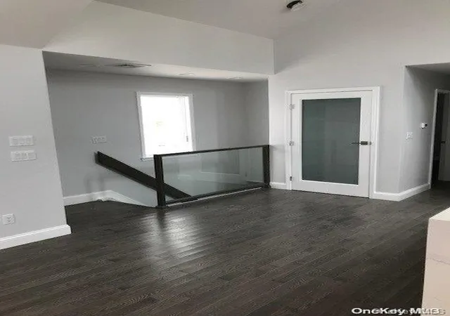 2nd image of 3 Williams Ct, Far Rockaway, NY 11691 | MLS# L3533381
