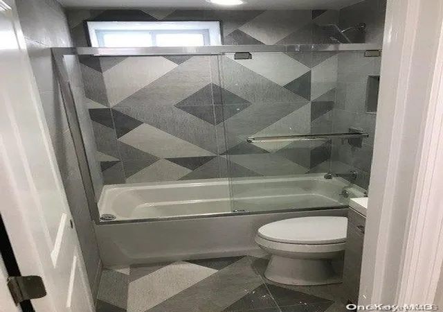 Photo 4 of Sale Pending at 3 Williams Ct, Far Rockaway, NY 11691 | MLS# L3533381 | Listing updated on 2024-12-03