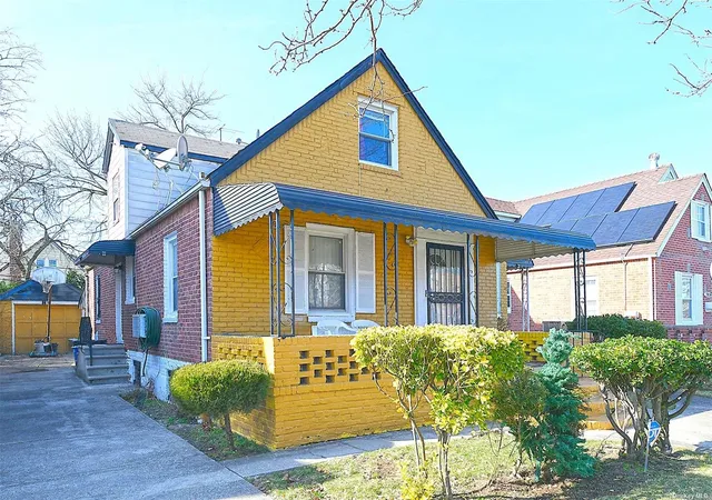 2nd image of 130 28 236th St, Rosedale, NY 11422 | MLS# L3534305