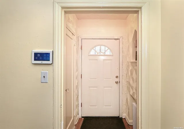 4th image of 130-28 236Th St, Rosedale, NY 11422 | MLS# L3534305