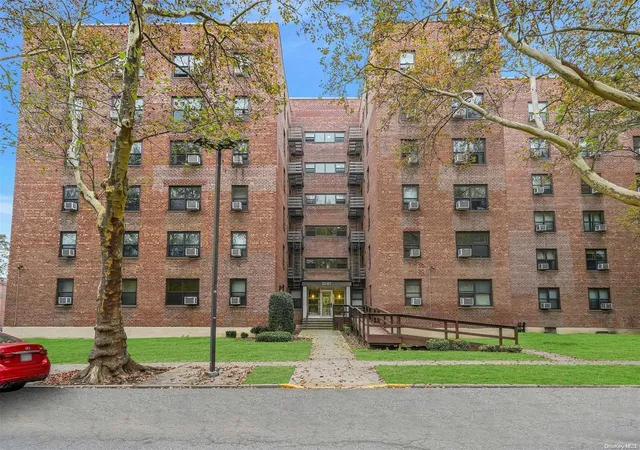 2nd image of 212 03 75th Ave #2C, New York, NY 11364 | MLS# L3534991