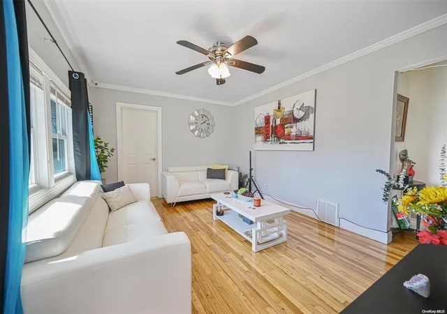 4th image of 39 E Walnut St, Islip, NY 11722 | MLS# L3535179