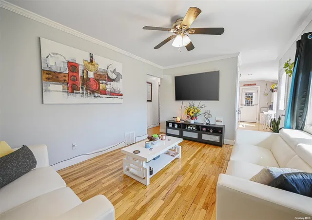5th image of 39 E Walnut St, Islip, NY 11722 | MLS# L3535179