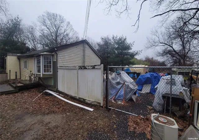 3rd image of 222 Country Rd, Brookhaven, NY 11763 | MLS# L3535614