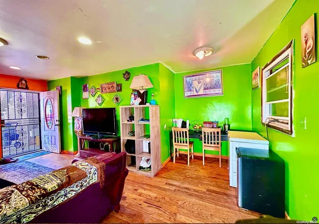Photo 3 of Sale Pending at 12 Columbus Pl, Brooklyn, NY 11233 | MLS# L3538448 | Listing updated on 2024-12-04