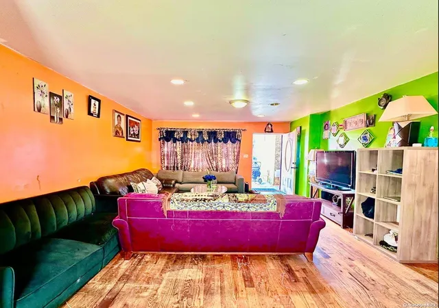 Photo 3 of Sale Pending at 12 Columbus Pl, Brooklyn, NY 11233 | MLS# L3538448 | Listing updated on 2024-12-04