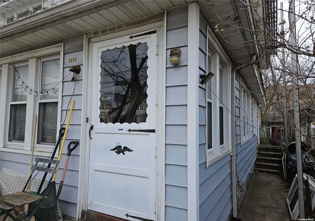 Photo 3 of Sale Pending at 1374 E 58th St, Brooklyn, NY 11234 | MLS# L3539555 | Listing updated on 2024-12-04