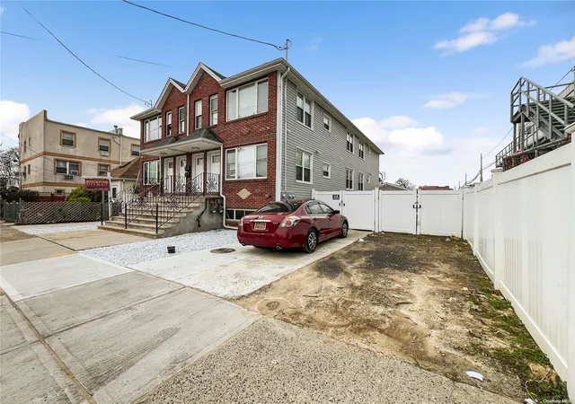 Photo 3 of Sale Pending at 157 11 108th Ave, Jamaica, NY 11433 | MLS# L3541151 | Listing updated on 2024-12-04