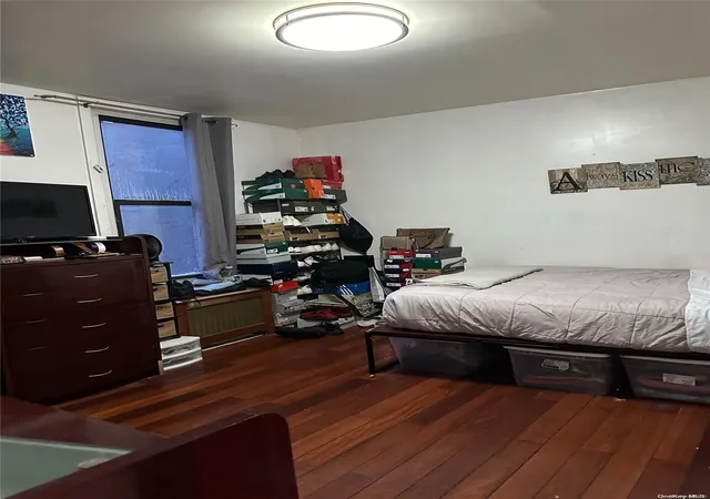 Photo 4 of Sale Pending at 56-31 Metropolitan Ave, Ridgewood, NY 11385 | MLS# L3544951 | Listing updated on 2024-12-03