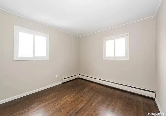 1st image of 587 S Bayview Ave, Hempstead, NY 11520 | MLS# L3547067