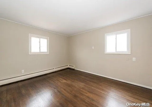 4th image of 587 S Bayview Ave, Hempstead, NY 11520 | MLS# L3547067