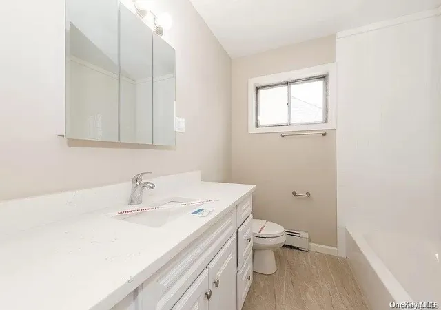 5th image of 587 S Bayview Ave, Hempstead, NY 11520 | MLS# L3547067