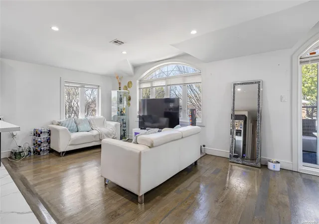 Photo 4 of Sale Pending at 158-36 77Th Rd, Fresh Meadows, NY 11366 | MLS# L3547219 | Listing updated on 2024-12-04