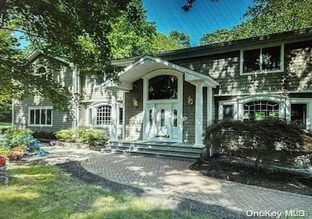 1st image of 5 Wesley Ct, Huntington, NY 11743 | MLS# L3547713