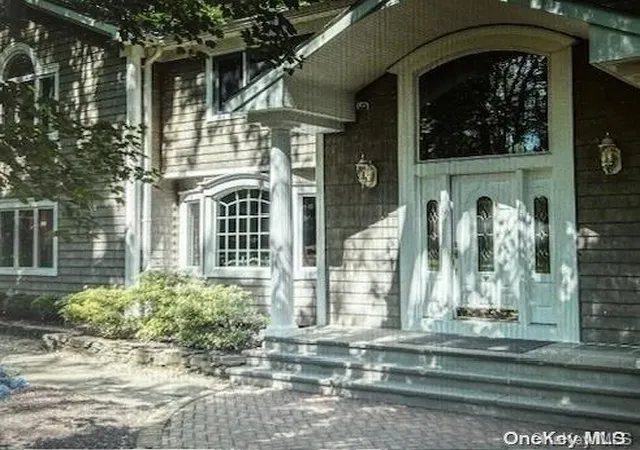 2nd image of 5 Wesley Ct, Huntington, NY 11743 | MLS# L3547713