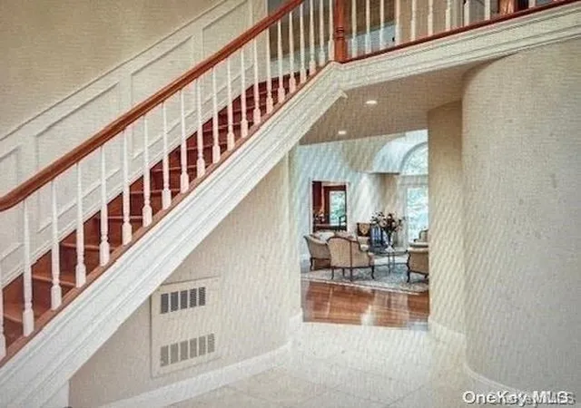 3rd image of 5 Wesley Ct, Huntington, NY 11743 | MLS# L3547713