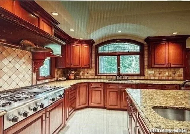 4th image of 5 Wesley Ct, Huntington, NY 11743 | MLS# L3547713