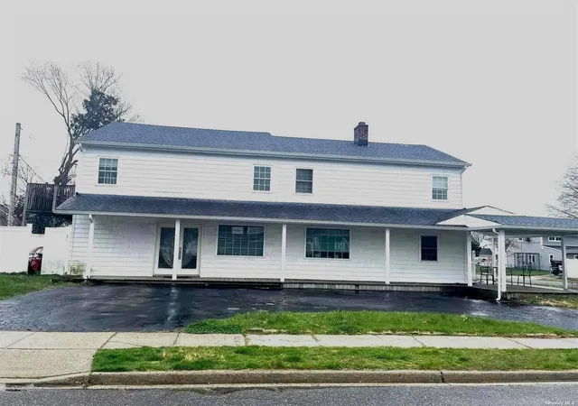 1st image of 1 Woodpecker Ln, Hempstead, NY 11756 | MLS# L3548375
