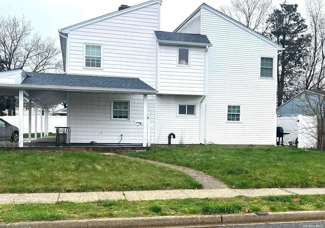 21st image of 1 Woodpecker Ln, Hempstead, NY 11756 | MLS# L3548375