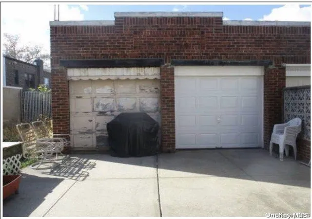 Photo 3 of Sale Pending at 43 14 21st Ave, Astoria, NY 11105 | MLS# L3548802 | Listing updated on 2024-12-04