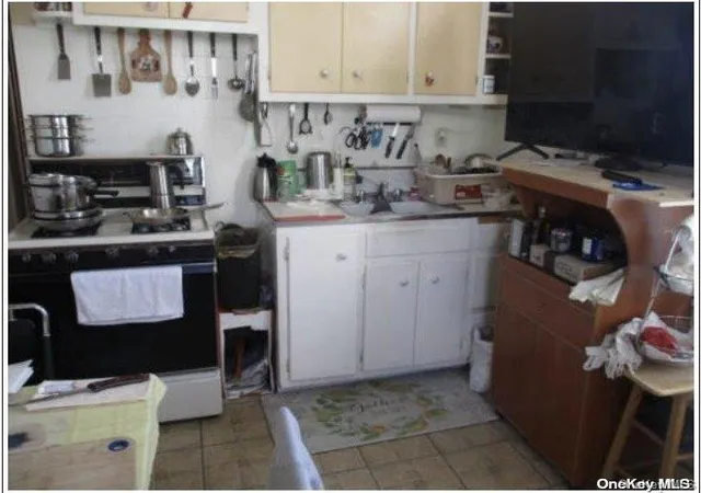 Photo 4 of Sale Pending at 43-14 21St Ave, Astoria, NY 11105 | MLS# L3548802 | Listing updated on 2024-12-04