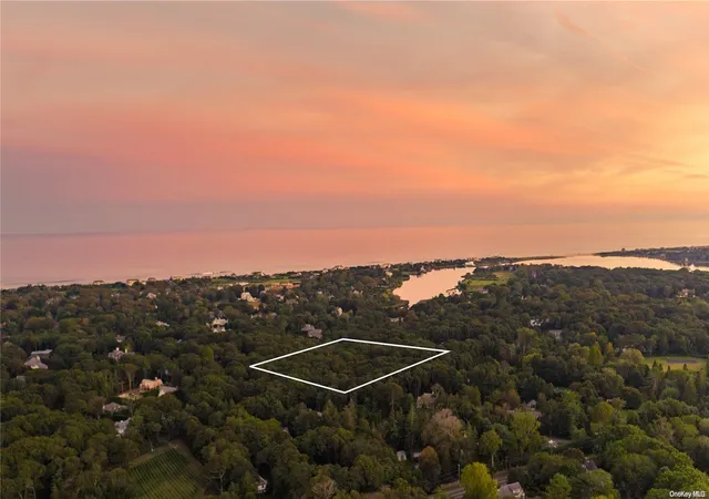 Photo 1 of Sale Pending at 26 Jericho Rd, East Hampton, NY 11937 | MLS# L3549161 | Listing updated on 2024-12-03