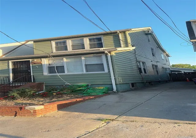 Photo 2 of Sale Pending at 159 08 59th Ave, Fresh Meadows, NY 11365 | MLS# L3549336 | Listing updated on 2024-12-03