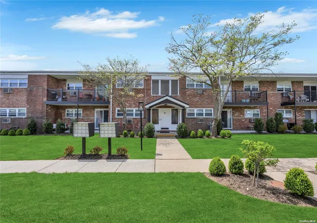 1st image of 14 Ivy St, Oyster Bay, NY 11771
