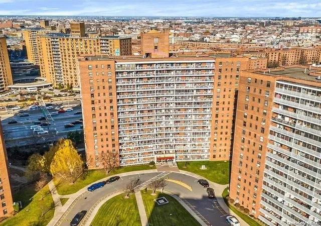 2nd image of 61-15 98 Street #8K, Rego Park, NY 11374 | MLS# L3550677