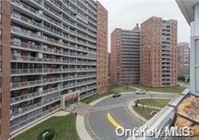 4th image of 61-15 98 Street #8K, Rego Park, NY 11374 | MLS# L3550677