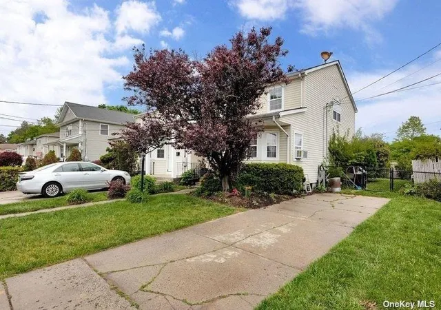 2nd image of 216 Swalm St #A, Westbury, NY 11590 | MLS# L3551119
