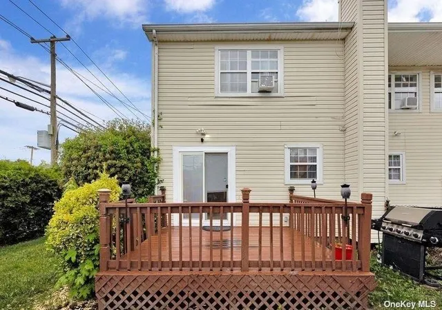 5th image of 216 Swalm St #A, Westbury, NY 11590 | MLS# L3551119