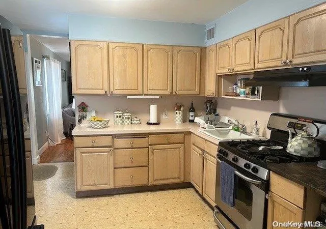 Photo 3 of Sale Pending at 163 32 20th Ave, Whitestone, NY 11357 | MLS# L3551351 | Listing updated on 2024-12-03
