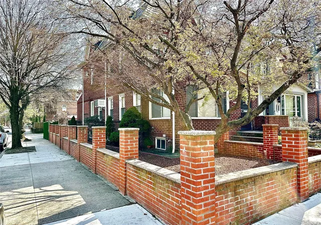 Photo 2 of Sale Pending at 85 62 67th Dr, Rego Park, NY 11374 | MLS# L3551832 | Listing updated on 2024-12-03