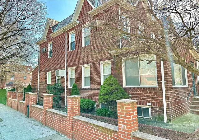 Photo 3 of Sale Pending at 85 62 67th Dr, Rego Park, NY 11374 | MLS# L3551832 | Listing updated on 2024-12-03