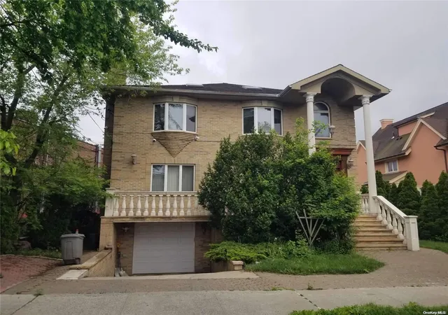 Photo 1 of Sale Pending at 40 11 157th St, Flushing, NY 11354 | MLS# L3552023 | Listing updated on 2024-12-04