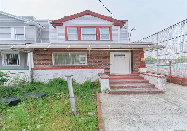 Photo 2 of Sale Pending at 380 E 48th St, Brooklyn, NY 11203 | MLS# L3552732 | Listing updated on 2024-12-03