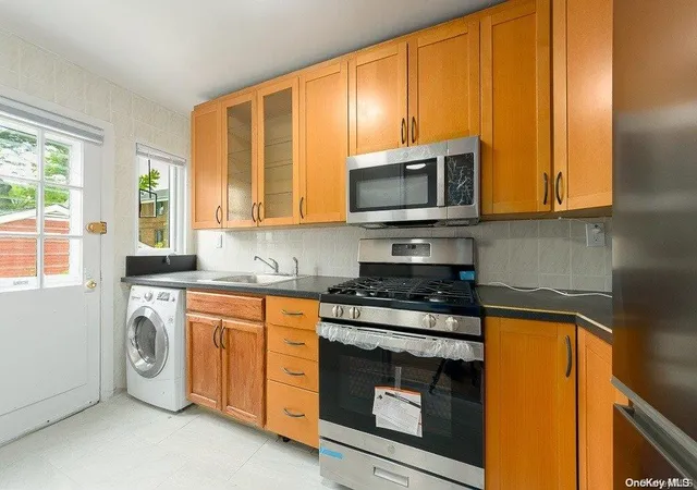3rd image of 21608 67Th Ave Blvd #Duplex, New York, NY 11364 | MLS# L3553044