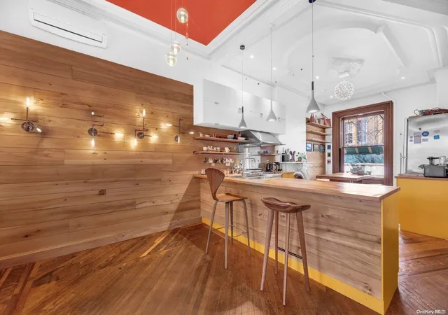 Photo 3 of Sale Pending at 29 South Elliott, Brooklyn, NY 11217 | MLS# L3553600 | Listing updated on 2024-12-12