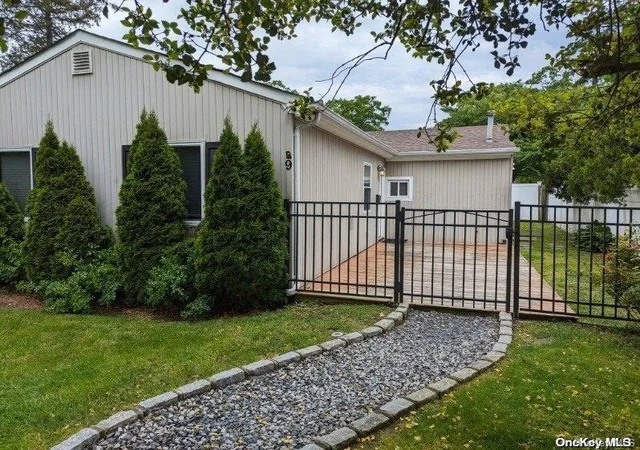 3rd image of 9 Hamilton Ave, North Babylon, NY 11703 | MLS# L3553649