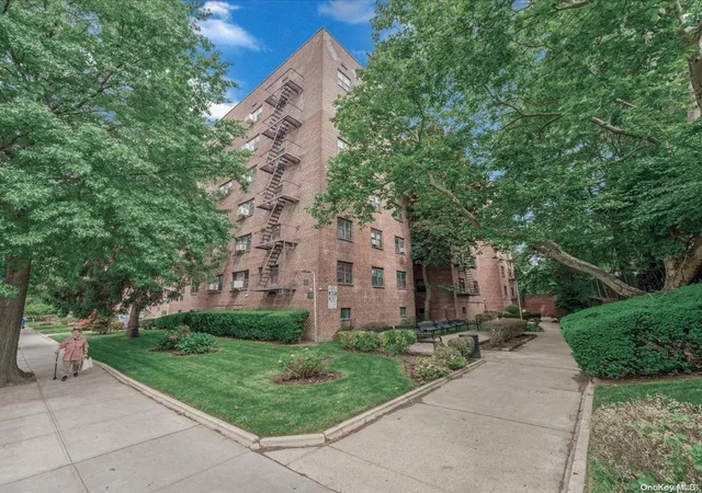 Photo 1 of Sale Pending at 140 21 31st Rd #2A, Flushing, NY 11354 | MLS# L3554590 | Listing updated on 2024-12-06