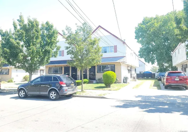 Photo 2 of Sale Pending at 612 Beach 64th St, Arverne, NY 11692 | MLS# L3555625 | Listing updated on 2025-05-22