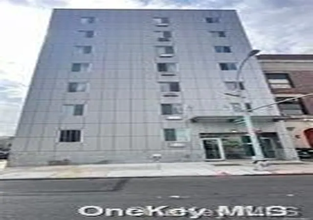 1st image of 64-26 Queens Blvd #6D, New York, NY 11377 | MLS# L3556522